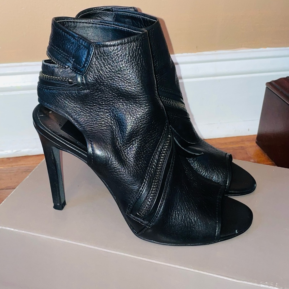Over ankle heels - Picture 2 of 4